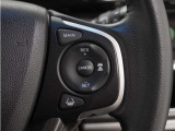◆アダプティブクルーズコントロール◆予め設定した車速内でクルマが自動的に加減速。前走車との適切な車間距離を維持しながら追従走行します。【LKAS】車線維持支援システムでステアリング操作を支援。