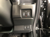 【両側電動スライドドア】リモコンや運転席のスイッチ操作のほか、ドアハンドルを少し引くだけでリアドアが自動開閉します♪