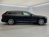 購入後は全国のVOLVO正規ディーラーにてアフターサービスをお受けいただけます。定期点検サービス、延長保証などの有料サービスも手厚くご用意しておりますので、ご不安事はお気軽にご相談下さい。