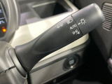 【オートライト】周りの明るさに応じて自動でヘッドライトの点灯・消灯ができる機能です!ライトの付け忘れ・消し忘れなどが無くなり、雨の日や夕方の走行も安心!トンネル通過時も便利ですね♪