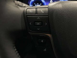 【ステアリングスイッチ】運転中に視線を前に向けたまま画面の操作できます。