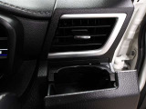 運転席のカップホルダーはエアコンの吹き出し口にありますので冷やしたり温めたりすることが出来ます☆