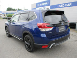 SUBARUは安心安全をご提供するため視界の良さにこだわった車作り。後方視界も良好です。