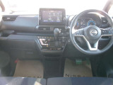操作しやすい運転席廻り!操作パネルも使いやすい!!ドライブが楽しくなります!
