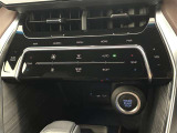 オートエアコンは温度を設定するだけで、自動で風量などを設定してくれます。運転しながら操作も必要ないので、安全性も向上します。