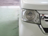 LEDヘッドライトは、点灯の瞬間から光量を発揮し、突然暗くなるトンネルなどでの安定感を高めます。