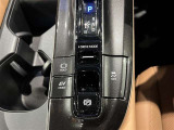 【電動パーキング】ボタンひとつでパーキングON。女性の方や運転に慣れていない方にも安心.