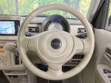インテリアに合わせたデザインのステアリングは、運転される方のことも考え、運転しやすい形状、大きさです。是非一度、実際に触ってお確かめください。