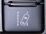 車線逸脱警報装置を装備しております。