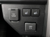 シートヒーター、USB接続端子、アクセサリーソケット付