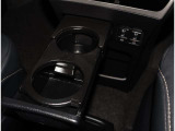 夜間走行でも安心のLEDへッッドライト搭載車です。とても明るく白い光で照らします。この装備も人気のアイテムですね