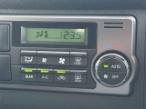 ★エアコンパネル★温度設定で操作ができるオートエアコンが装備されています!