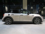 気になる車両へのご質問も大歓迎です。お気軽にMINI 一宮 0078-6002-369993 (無料)までご連絡ください!