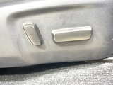 【パワーシート】スイッチ一つで簡単にシートの微調整が可能!電動だから力もいりません!快適なシートポジションにセットして、快適なドライブをお楽しみください。
