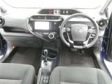 運転席からの視界はこんな感じです☆お気軽にご来店いただき、実際に座って是非お確かめください。ドライバーに寄り添う快適な操作フィールをもたらすステアリングです。