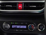 車内を快適に、オートエアコンを装備しています。