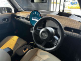丸を基調とした個性的なインテリア。MINIならではの拘りポイントです!運転が楽しくなるインテリアです!