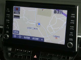 【9インチ純正ナビ】純正ナビを装備。タッチパネル式で使いやすく、詳細地図により目的地をピンポイントで設定できます。初めての道でも迷いにくく、ロングドライブも快適ですよ♪