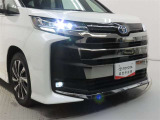 高輝度で点灯速度が速く、しかも消費電力の少ないLEDヘッドライトが装備されています!LEDの明るい光が走行中の視界の確保をサポートして、夜のドライブがより楽しく安全に運転できます♪