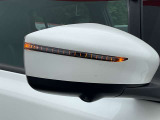 駐車時に便利な電動格納ドアミラーです。