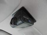 ドライブレコーダー☆いくら安全運転をしていても、事故に巻き込まれることもあります。万が一のときに証拠として使えるドライブレコーダー純正オプションで付いてます。