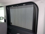 【格納式のサンシェード】ウィンドウ開口時も使用可能☆日差しを気にせずお出かけができます。