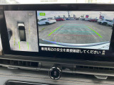 上から丸見えアラウンドビュー!車を真上から見下ろした様な映像を映し出します。これで苦手な車庫入れもラクラク。