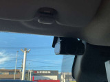 日産純正ドライブレコーダーです。前方向けとルームミラーから車室内後方を撮影します。