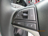 ステアリングにはさまざまなスイッチが付いておりますので運転しながらの操作も楽ちんです♪