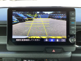 バックモニター付きで、車庫入れやバック時の後方確認をサポート。