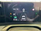 メーター内のカラーディスプレイには運転をサポートするさまざまな情報を表示!瞬間燃費などが表示できます。