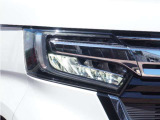 【LEDヘッドライト】省電力で長寿命の明るく運転しやすいLEDヘッドランプです。明るく照らすので暗い夜道からお客様を守ってくれます。