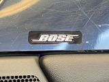 車内音響に合わせてチューニングされた専用スピーカーのBOSEシステム。奥行きのある澄んだ音と驚きの臨場感で、移動時間をプレミアムな音楽空間へと進化させます。