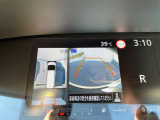 【全方位モニター用カメラ】専用のカメラにより、上から見下ろしたような視点で360度クルマの周囲を確認することができます☆死角部分も確認しやすく、狭い場所での切り返しや駐車もスムーズに行えます。