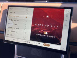【コンフィギュラブルキャビンライティング】10種類の設定から選択可能です。その時の気分やお好み、運転スタイルに合わせて照明を調整できます。