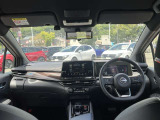 視界広々で運転しやすいインパネ