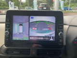 上から丸見えアラウンドビュー!車を真上から見下ろした様な映像を映し出すアラウンドビューモニター。これで車庫入れもラクラク。