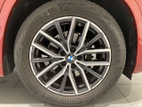 サービスにはドイツ本国と同様に教育と訓練を受け、BMWを知り尽くした「マイスター」が数多く在籍しております。360度による納車前点検整備で、お客様に安心と安全をお届けいたします。