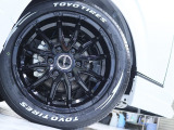 FLEXオリジナルDelf06 18インチアルミホイールTOYO H30が装備されております♪