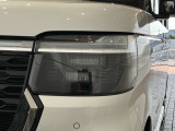 LEDヘッドライトは、点灯の瞬間から最大光量を発揮し、突然暗くなるトンネルなどでの安定感を高めます。