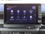 ドライブの必需品。見やすい・使いやすいHonda純正のメモリーナビを搭載。Bluetooth機能もついているのでお持ちのスマートフォンと連携させて、さらに便利に利用が可能です。