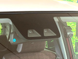 【スマートアシスト】走行中に前方の車両等を認識し、衝突しそうな時は警報とブレーキで衝突回避と被害軽減をアシスト。より安全にドライブをお楽しみいただけます。