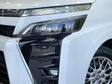 【LEDヘッドライト】悪天候や夜間走行時も良好な視界を確保し安心して運転できる高輝度LEDヘッドライトを装備!点灯速度が早く、消費電力も抑えられています。