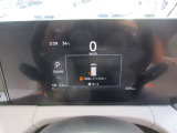 メーター中央に、様々な車両情報を表示してくれる、ディスプレイがついています。