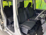 運転席シート廻りは使用感も少なく、良好な状態となっています。丁寧に使われていたことがよくわかりますね。