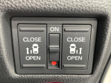 【両側パワースライドドア】スマートキーや運転席のスイッチで後席両側スライドドアの開閉が可能♪電動だから力を入れてドアを開ける必要が無く、小さなお子様でも簡単に開け閉めでき快適です♪
