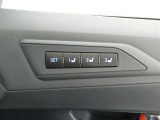 運転席は三人分のシートポジションを記憶します。