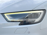 ●LEDハイビームが多数独立で存在し、ハイビーム時に対向車や前方を走る車の部分をロービームに切り替えが可能!!シーケンシャルウインカーも装備!!