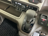 発進時から滑らかに加速する無段階変速のCVTはストップ&ゴーの多い街の中も快適です