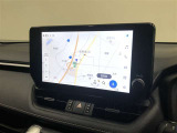 【10.5インチディスプレイオーディオ】各種オーディオ機能とスマホ連携機能を搭載。コネクティッドナビ対応。車載ナビ機能も搭載。機能の詳細につきましては、展示店舗までお尋ねください。